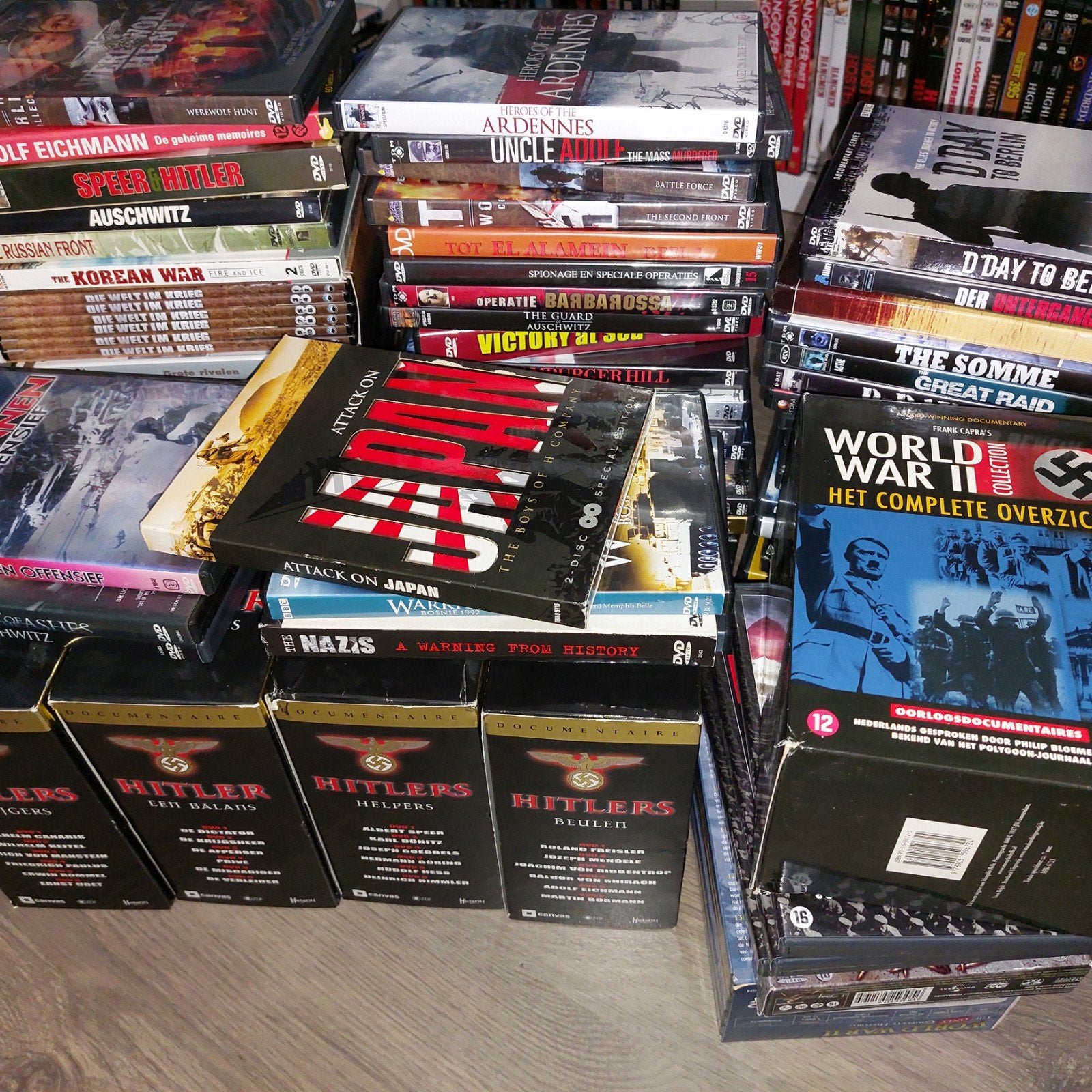 +/- 150 DVDs over oorlog (docu + films), Ophalen