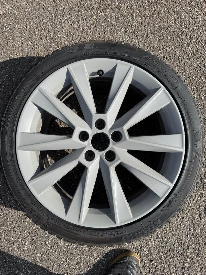Originele 17” skoda velgen met banden, Auto-onderdelen, Banden en Velgen, Ophalen, 215 mm, Nieuw, 17 inch