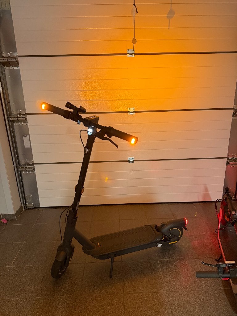 Elektrische step, Fietsen en Brommers, Ophalen, Zo goed als nieuw, Elektrische step (E-scooter), Segway ninebot
