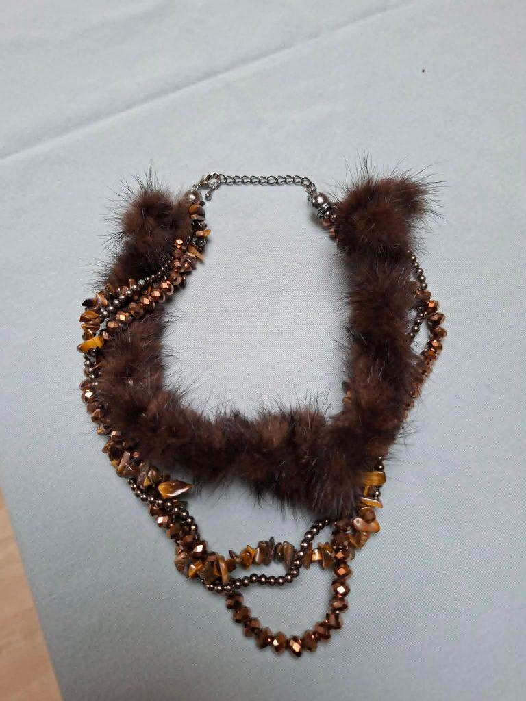 Collier brun à 4 couches, Bijoux, Sacs & Beauté, Colliers, Utilisé, Autres matériaux, Brun, Réglable, Enlèvement ou Envoi
