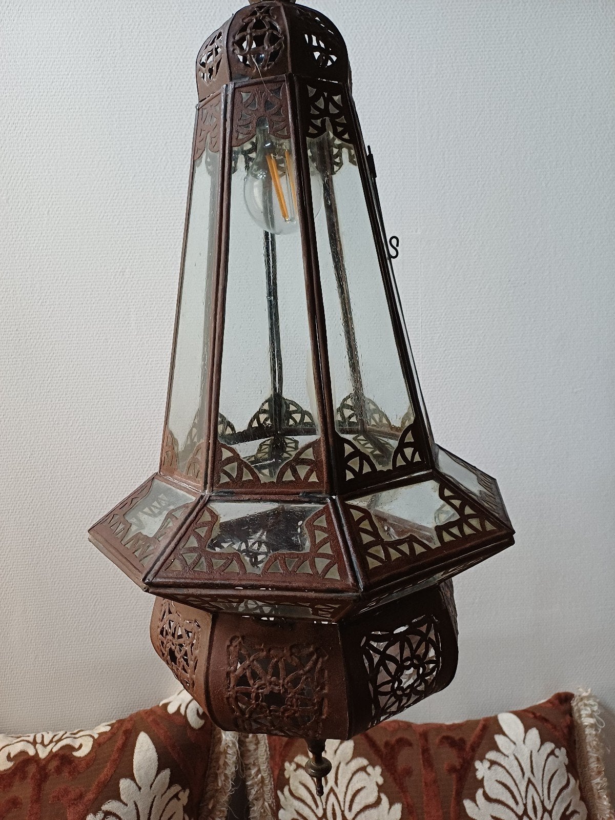 Grote Marokkaanse hanglamp, Enlèvement