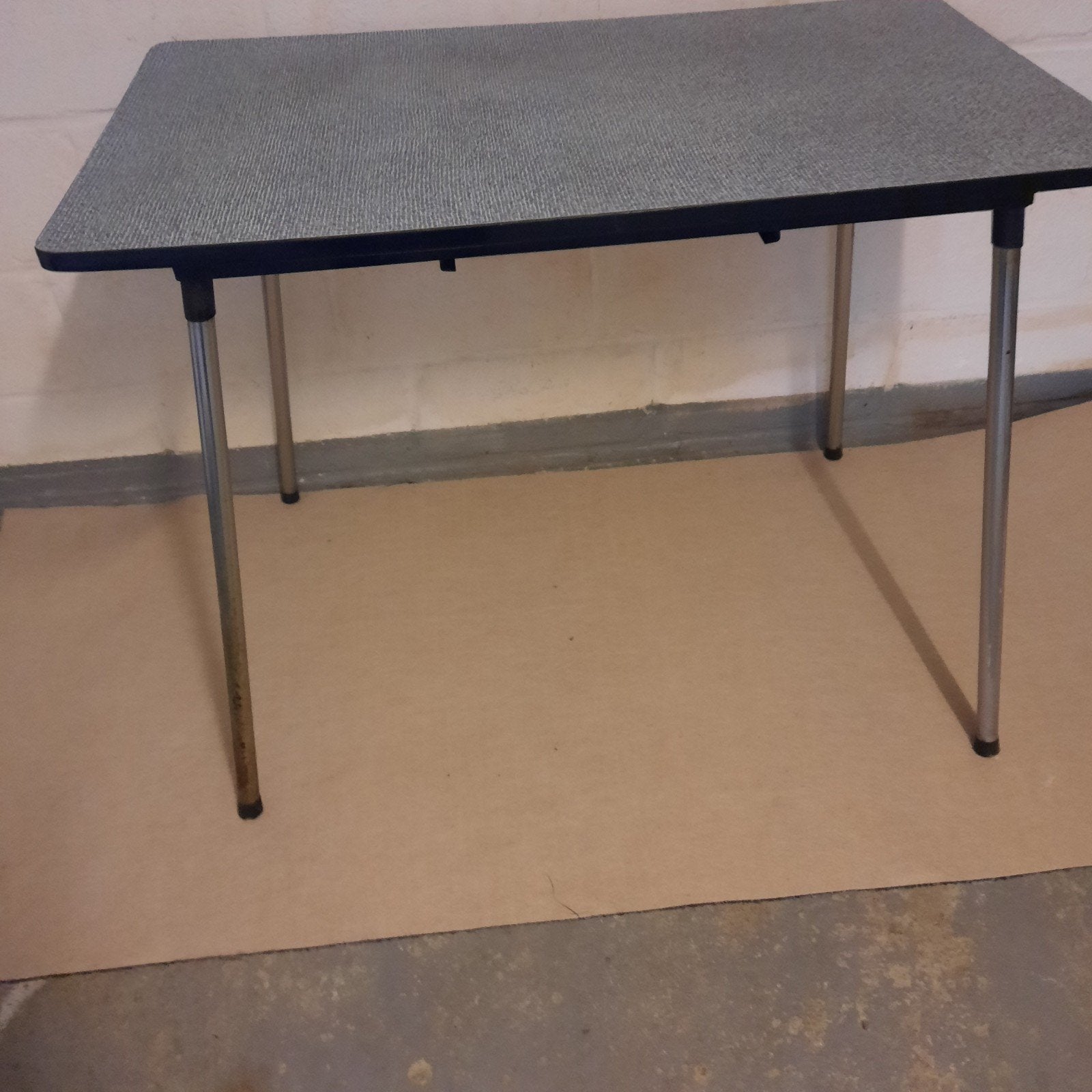 ancienne table en formica, Antiquités & Art, Enlèvement