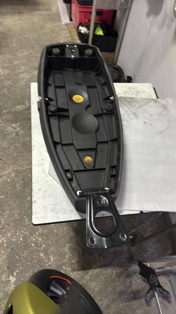 2 velgen en zadel vespa px, Ophalen, Gebruikt