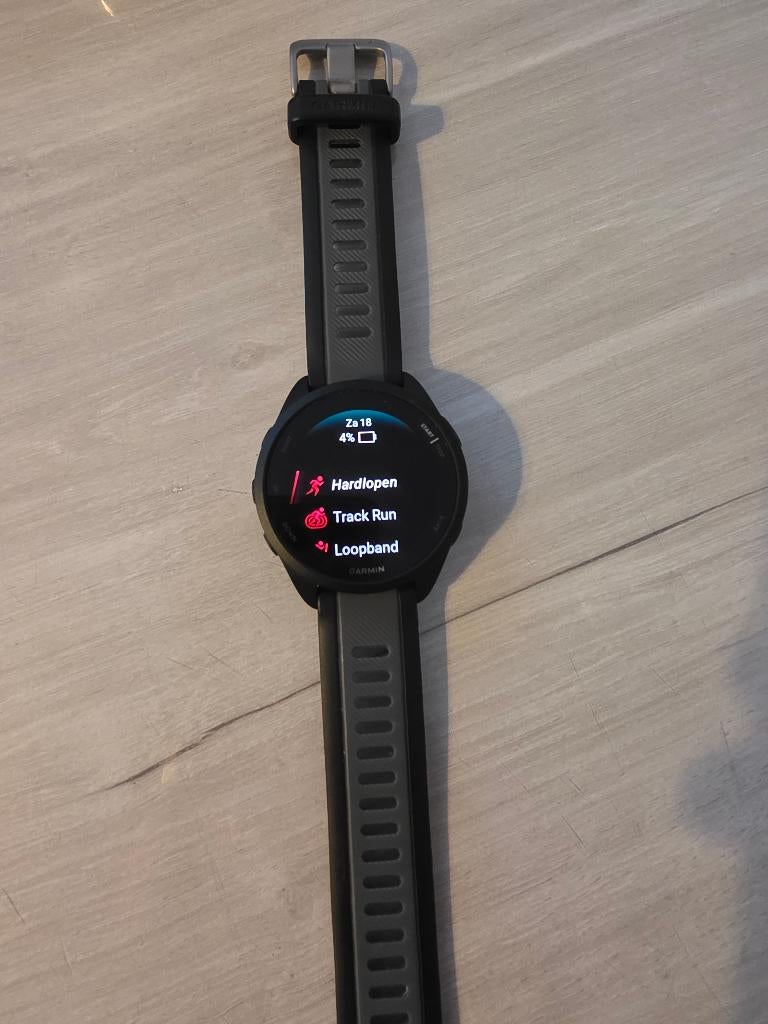 Garmin forerunner 165, Handtassen en Accessoires, Sporthorloges, Ophalen, Zo goed als nieuw, Zwart, Garmin