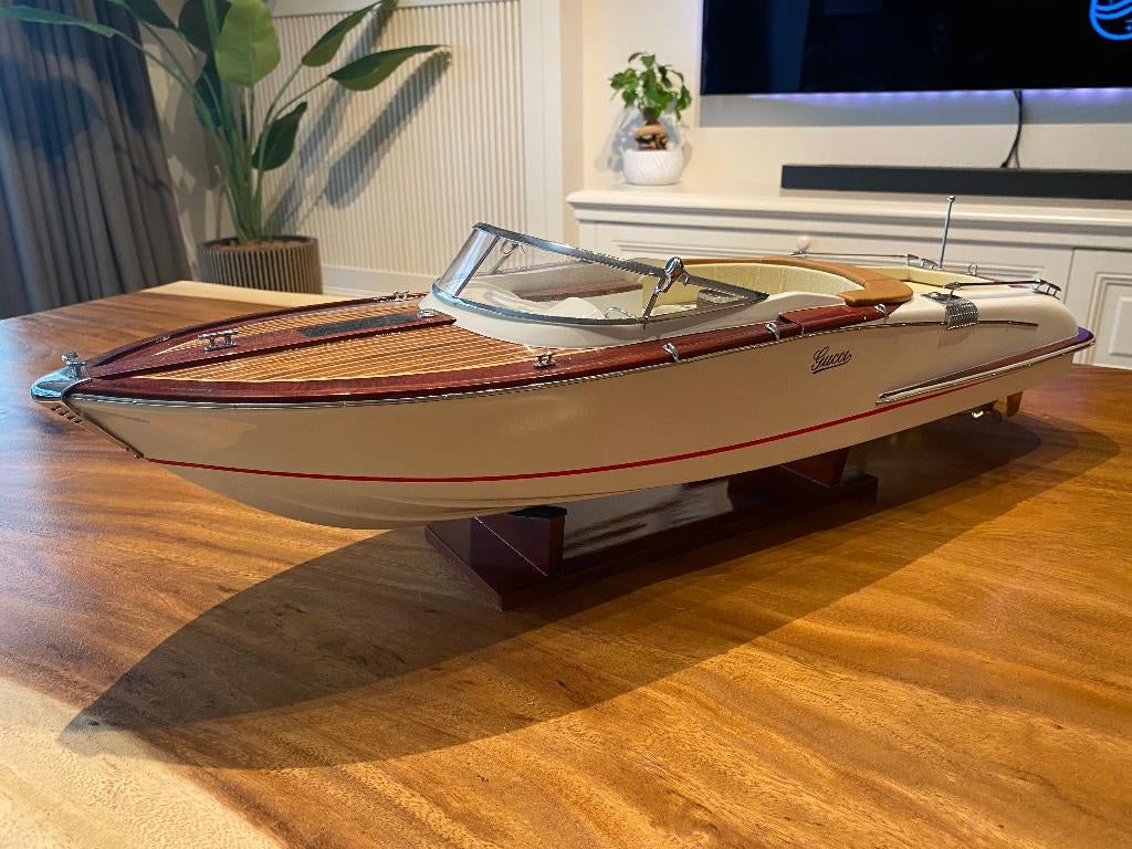 Riva Aquariva Gucci 1:12 70 cm fait main en bois véritable, Enlèvement ou Envoi, Neuf, Plus grand que 1:32