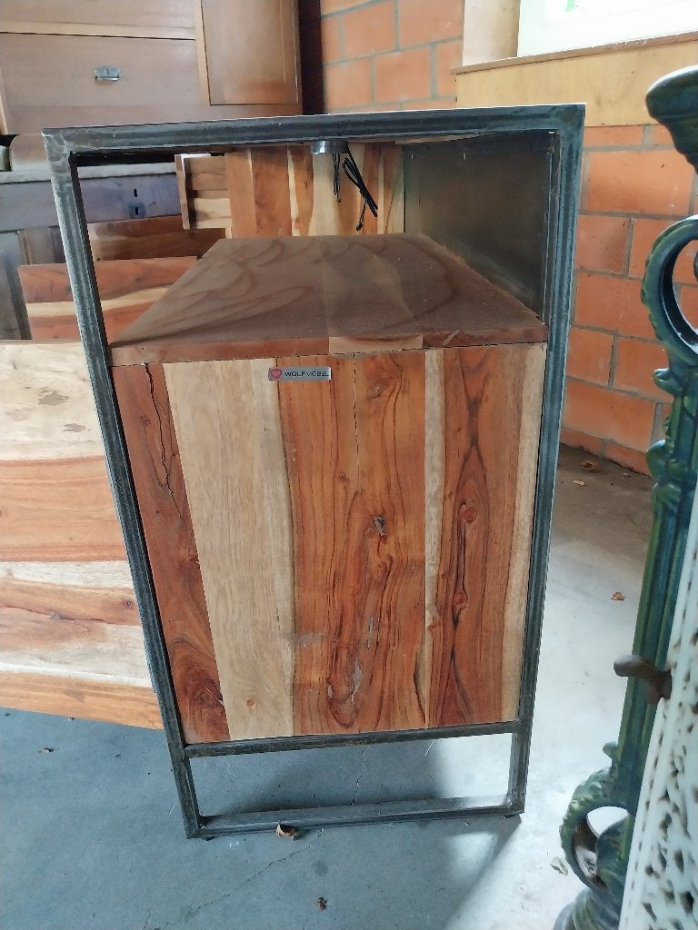 Lage kast in mahoniehout, Ophalen