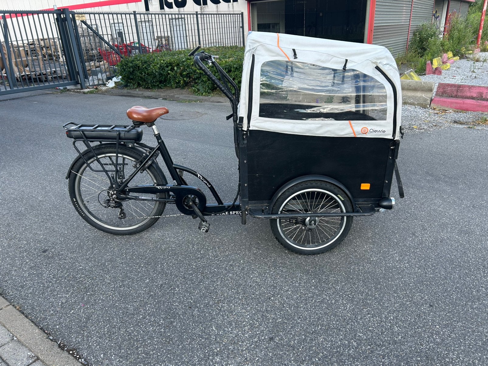 Vélo Cargo électrique, Fietsen en Brommers, Fietsen | Bakfietsen, Zo goed als nieuw, Overige merken, 2 kinderen, Elektrisch, Huif