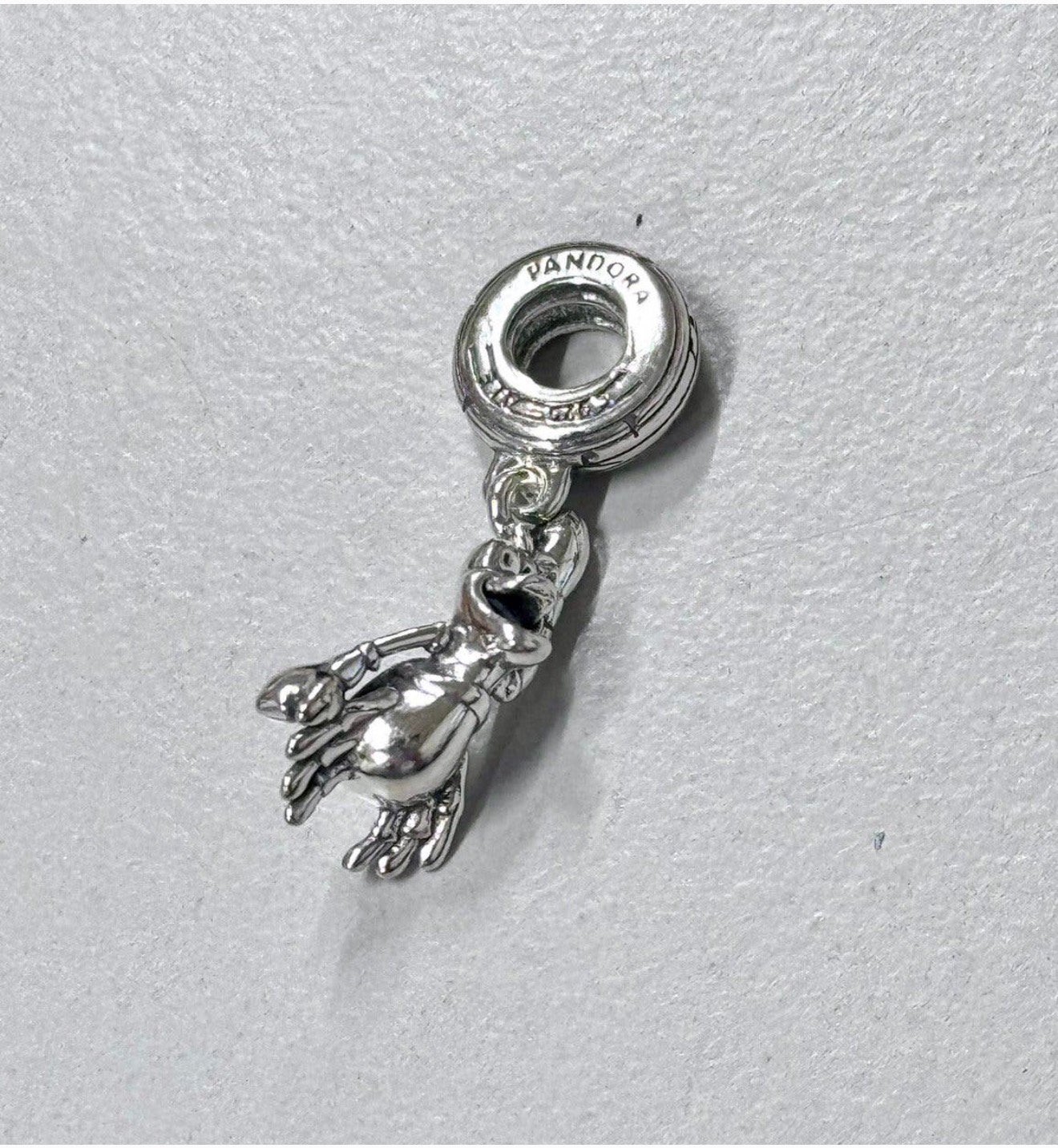 Pendentif en argent Pandora Disney Petite Sirène Sebastian, Neuf, Enlèvement ou Envoi, 1 bracelet à breloques, Pandora