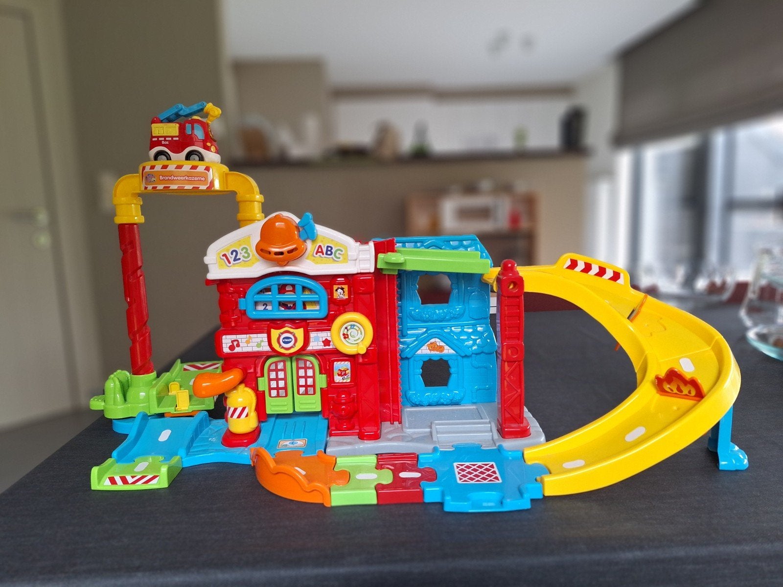 VTECH BRANDWEERKAZERNE, Ophalen
