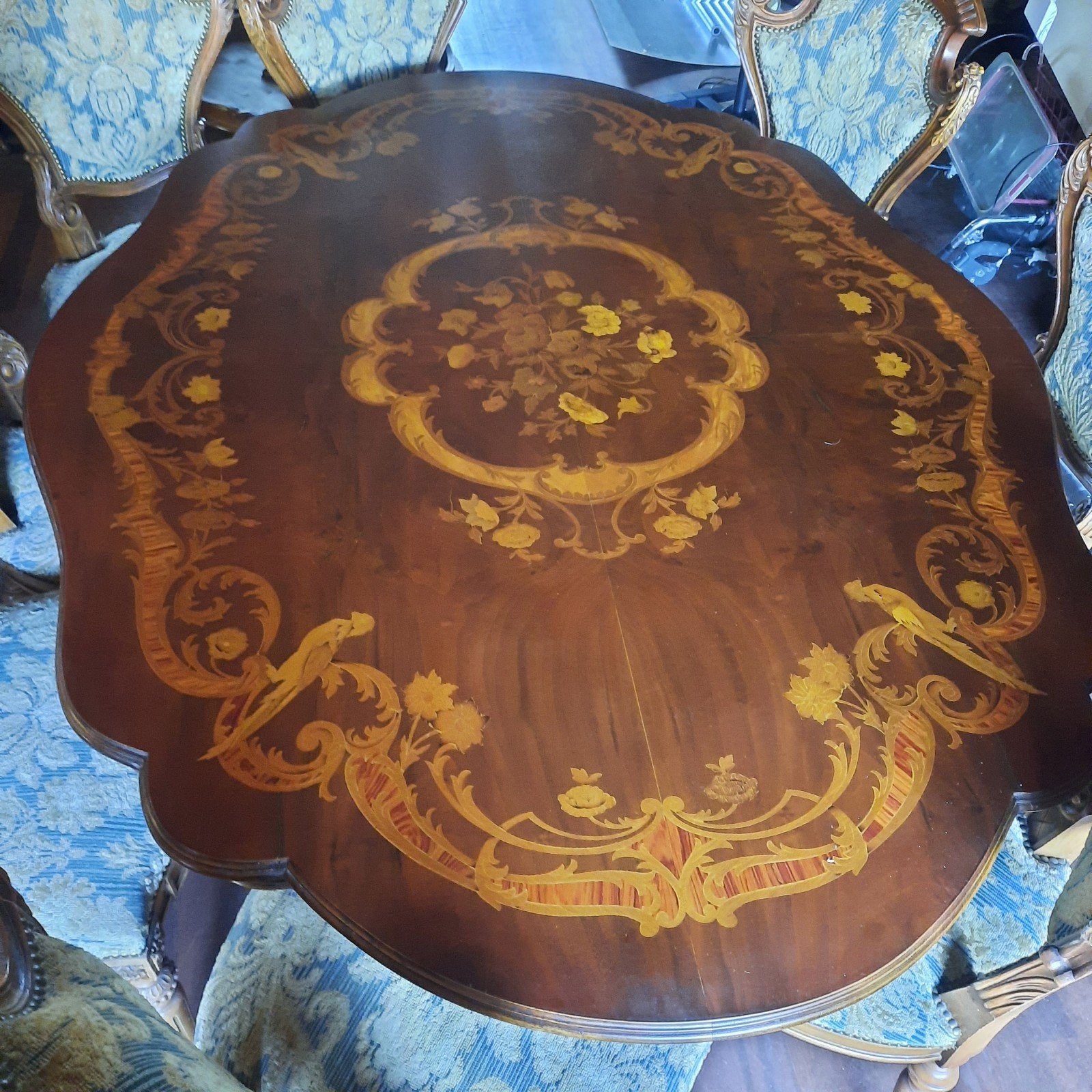 Handgemaakte Italiaanse tafel, Ophalen