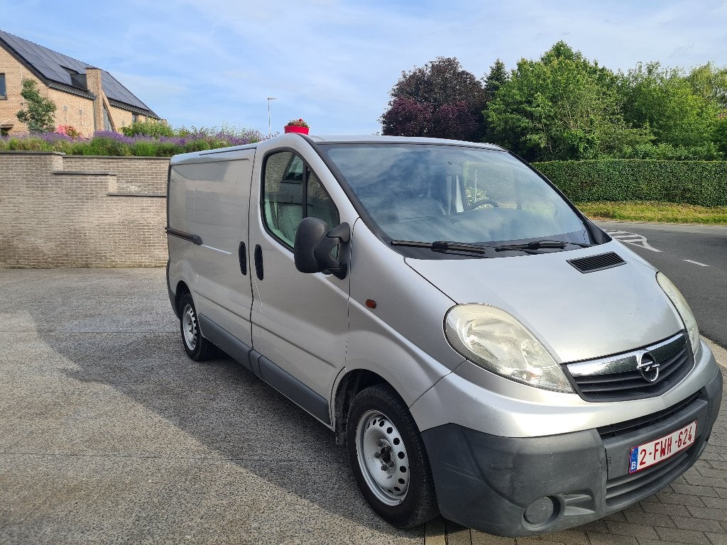 Opel Vivaro 2l 115 pk bedrijfsvoertuig 0467775386, Auto's, Bestelwagens en Lichte vracht, Particulier, ABS, Airbags, Airconditioning