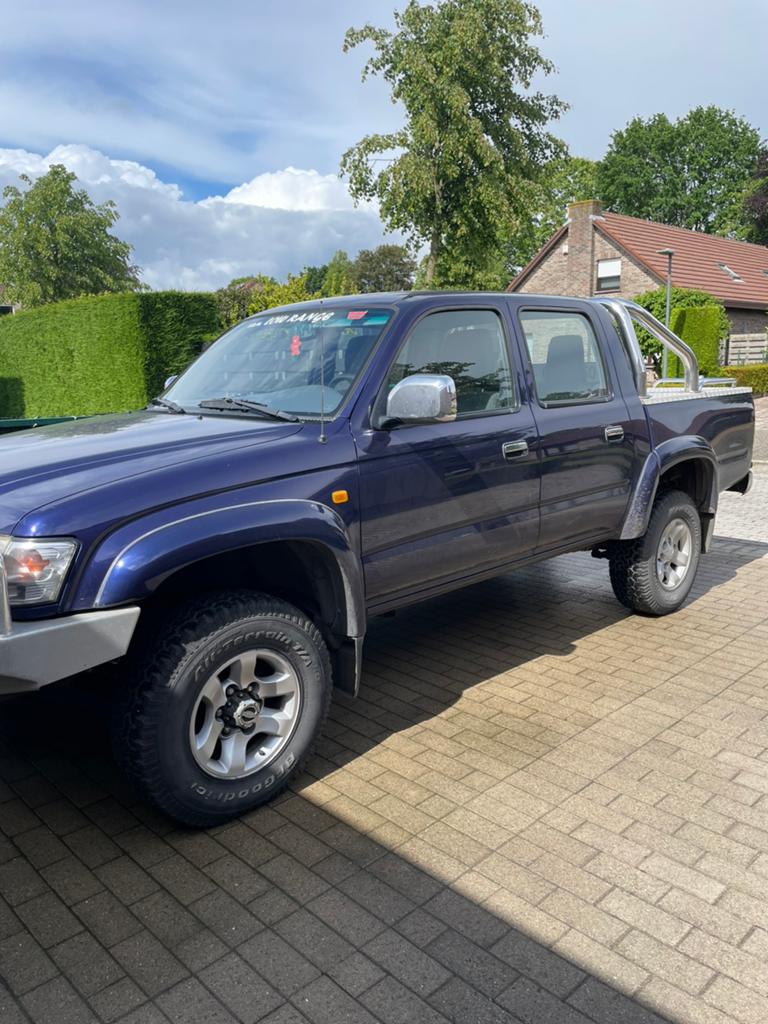 Toyota Hilux 2.5 D4D 2003 puissant et fiable, Réception radio numérique, Achat, Boîte manuelle, 1820 kg