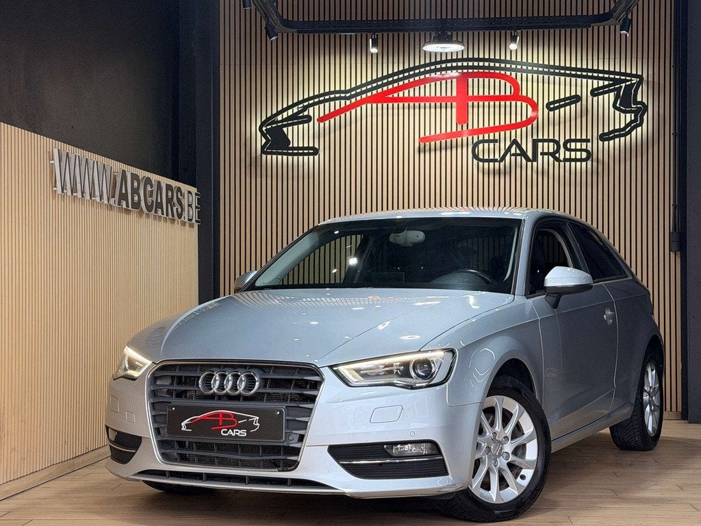 Audi A3 1.6 TDi * SPORT * GPS *, Autos, Audi, Achat, 105 ch, Boîte manuelle, Noir