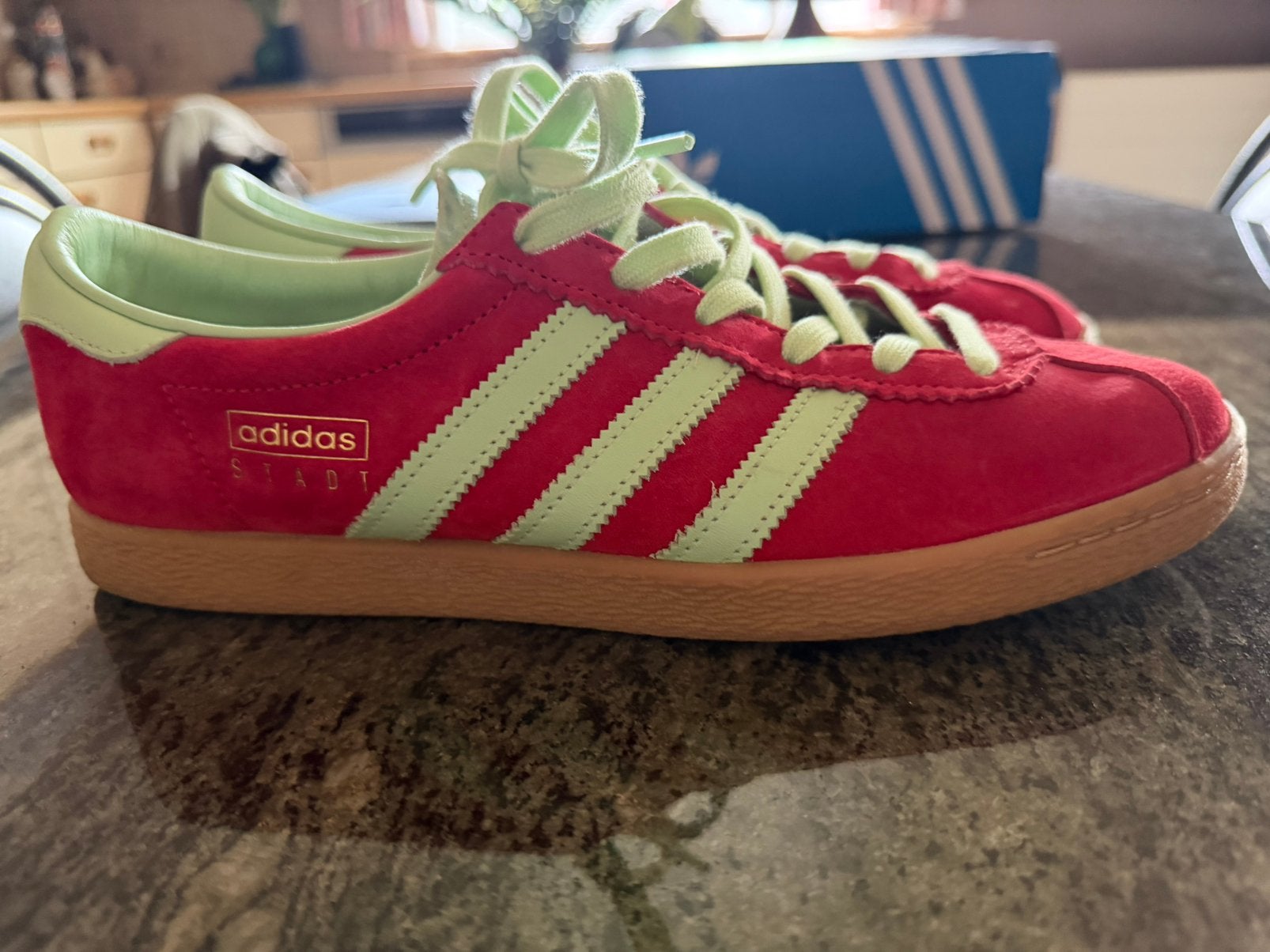 ADIDAS  Stadt Scarlet Glow Green UK 9 model: EF9169  (2019)., Overige kleuren, Ophalen of Verzenden, Zo goed als nieuw, Sneakers