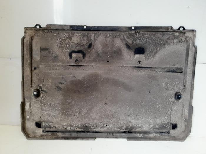 Plaque de protection sol d'un Volkswagen E-Golf, Volkswagen, -, 3 mois de garantie, Utilisé