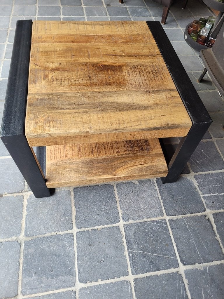 Salontafeltje mango, Ophalen