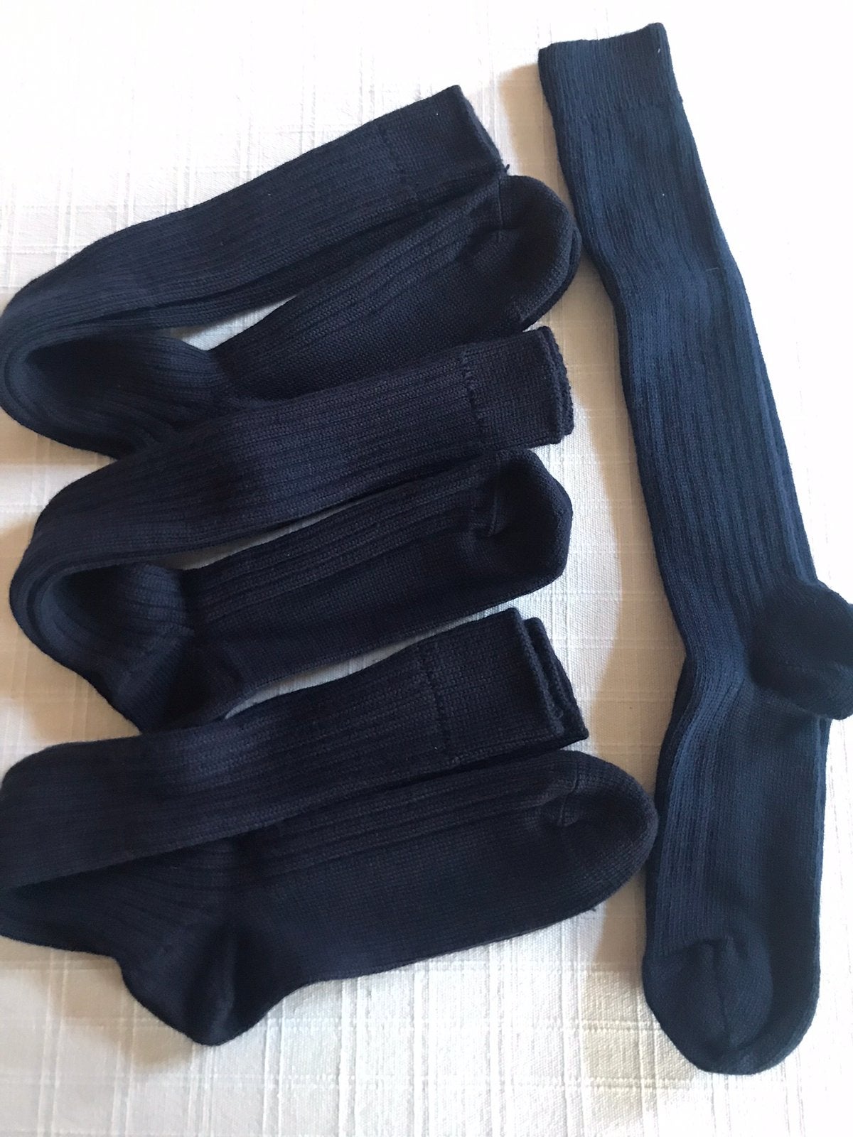 A VENDRE 4 PAIRES de CHAUSSETTES Hautes en LAINE. 43/44, Neuf