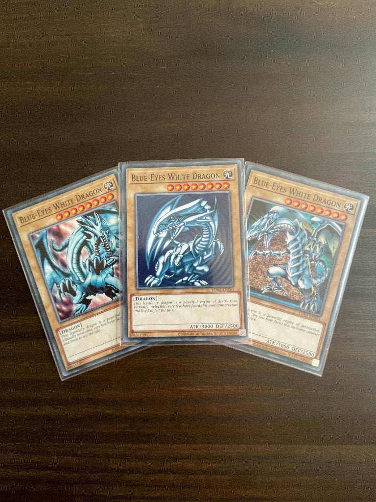 Zeldzaam Combo: 3 Blue Eyes White Dragon Generaties!, Enlèvement ou Envoi, Neuf, Plusieurs cartes