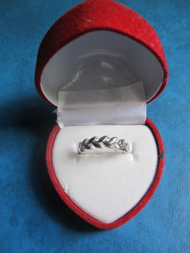 Bague - couleur argentée - couronne de laurier (NOUVEAU), Bijoux, Sacs & Beauté, Bagues, Neuf, Enlèvement ou Envoi, Fer ou Acier