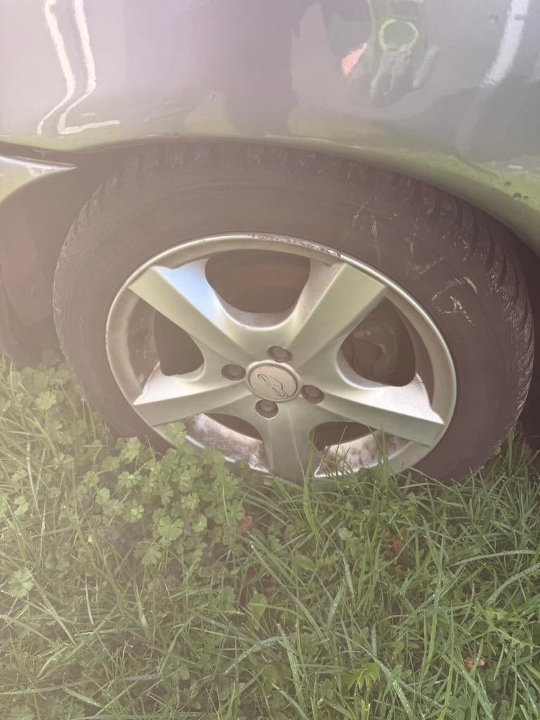 Jantes et pneus 4x100 15’ 195/50/15 mazda vw kia, Enlèvement