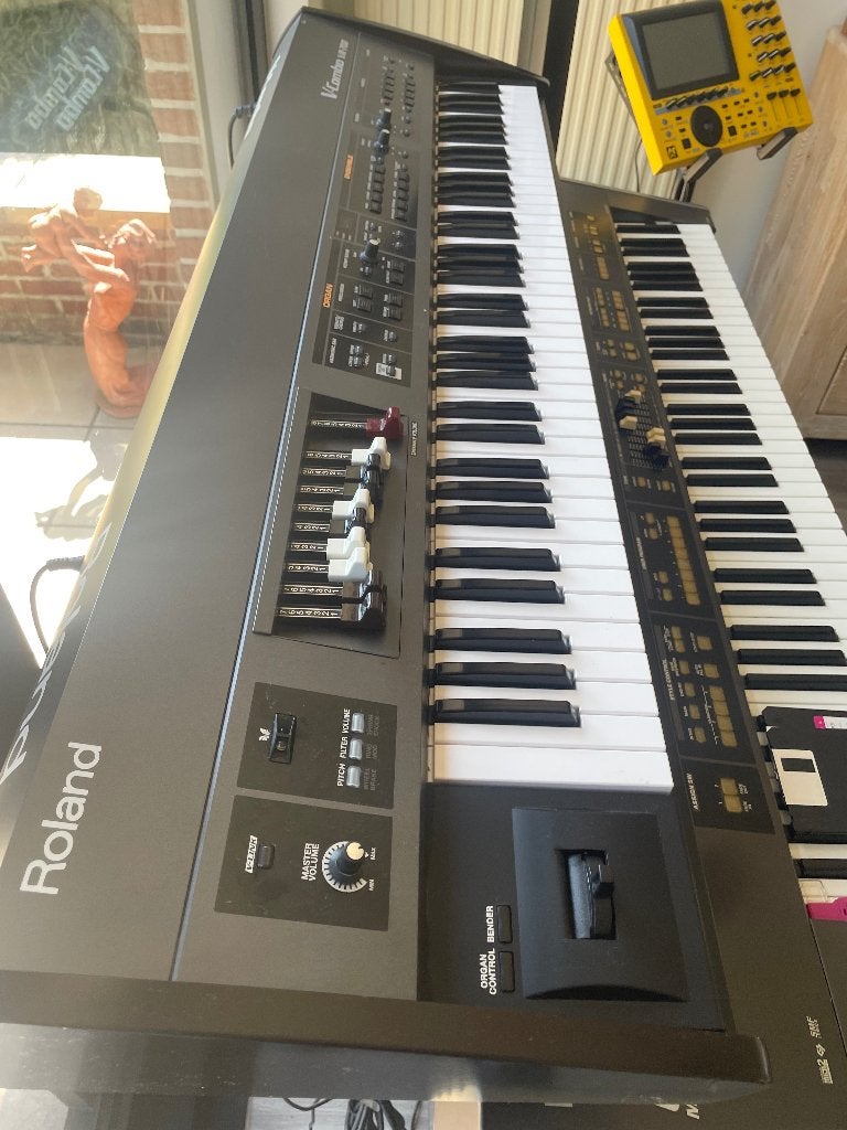 Roland combo vr700, Muziek en Instrumenten, Keyboards, Ophalen, Roland, Zo goed als nieuw, Aanslaggevoelig