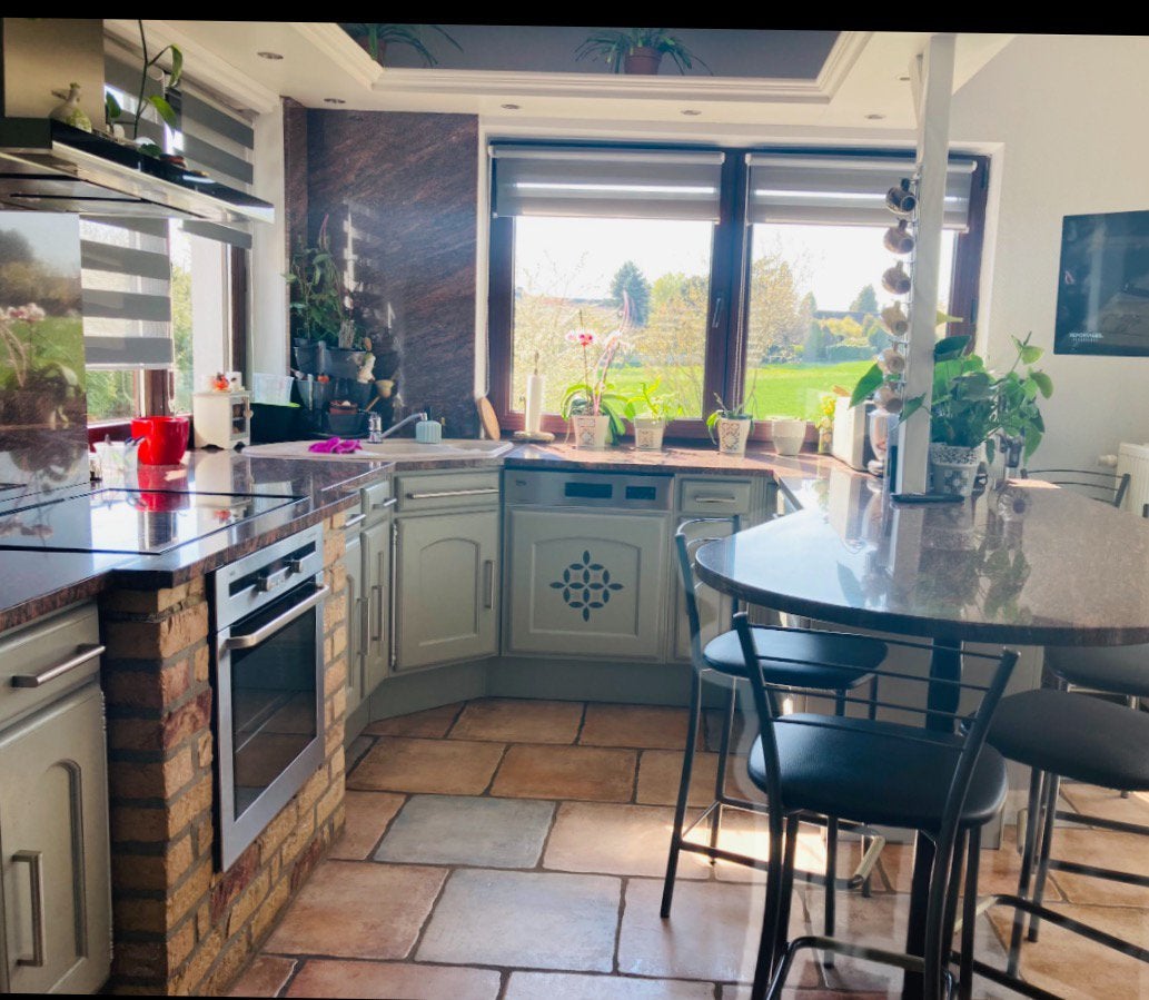 Cuisine en granite, Granit ou Pierre, Utilisé, Cuisine en U, Avec îlot