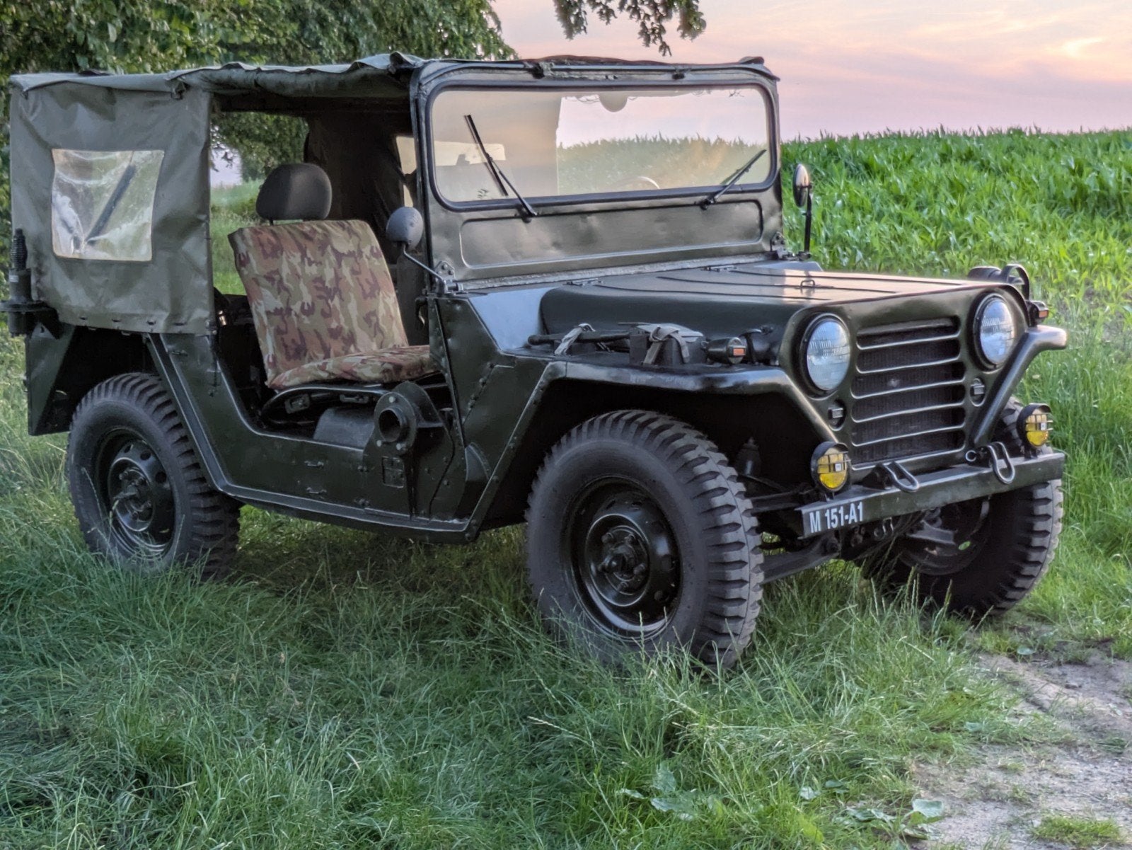 Volledig gerestaureerde militaire Jeep Mutt M151A1 uit 1951, Auto's, Overige Auto's, Particulier, Benzine, Groen, Overige bekleding