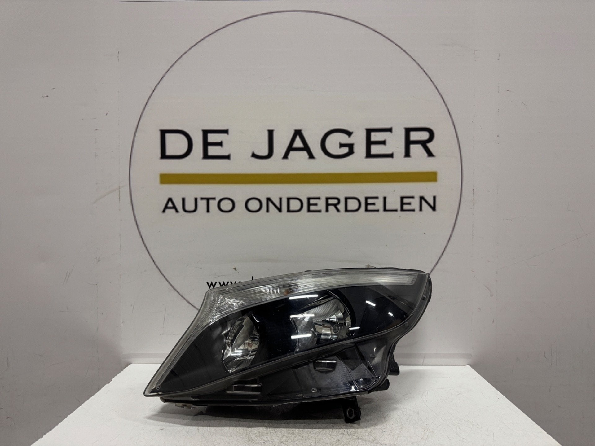 PHARE HALOG NE GAUCHE MERCEDES W447 VITO A4479067700, Mercedes-Benz AG, Mercedes-Benz, Utilisé, Mercedesstrasse 120
70372  Stuttgart, DE