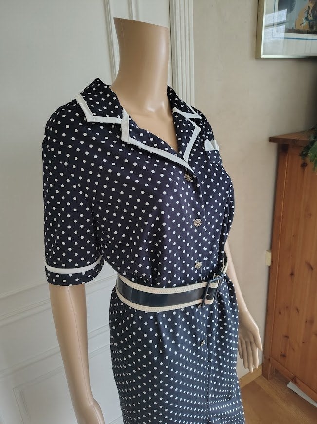 vintage blauwe polkadot jurk + riem, Kleding | Dames, Maat 38/40 (M), Zo goed als nieuw, Onder de knie, Vintage .