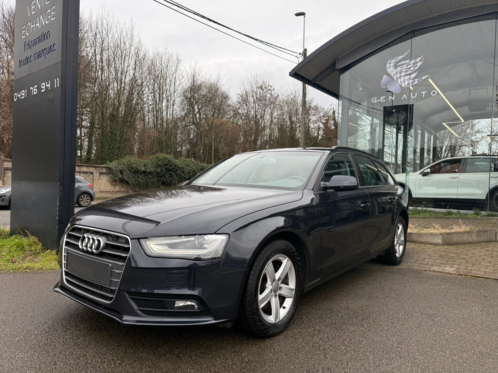 Audi A4 Avant 2.0 TDi Automaat * 12 MAANDEN GARANTIE*, Auto's, Beige, 4 cilinders, Blauw, A4