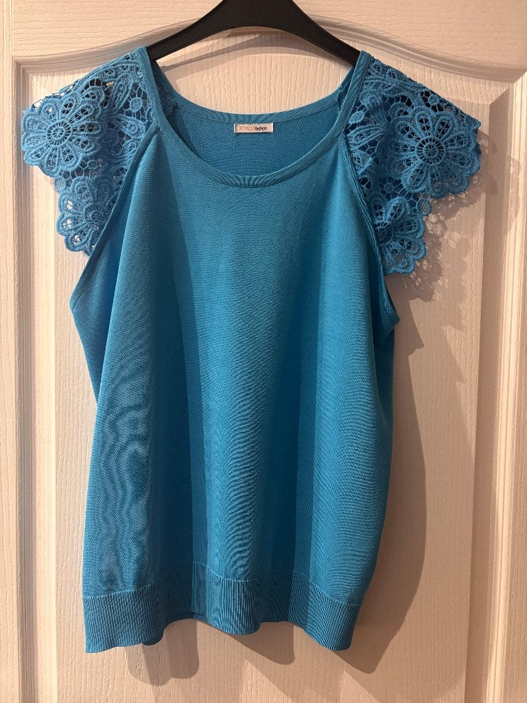 Atmos Fashion turquosekleurig topje Maat 42 in goede st, Kleding | Dames, Topjes, Blauw, Atmos fashion, Maat 42/44 (L), Ophalen of Verzenden