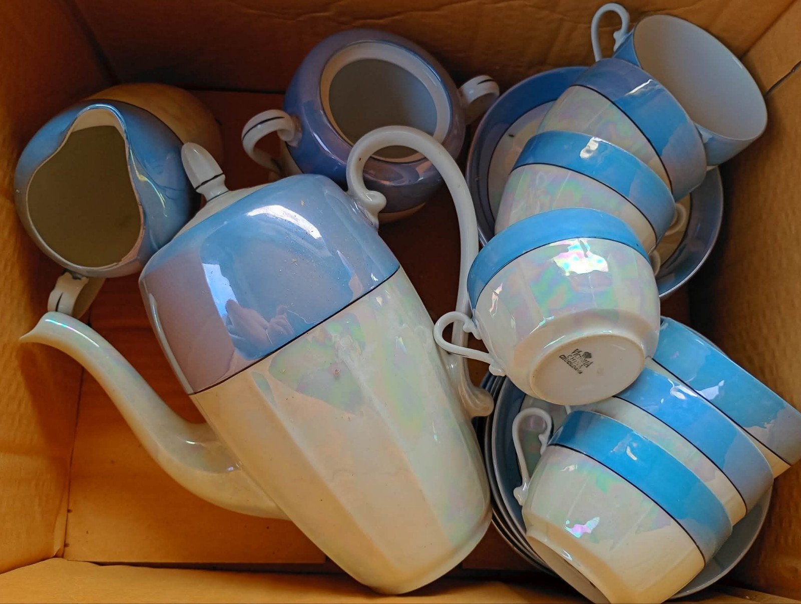 J'ai 6 tasses à café, 12 tasses, une cafetière, du lait et d, Enlèvement