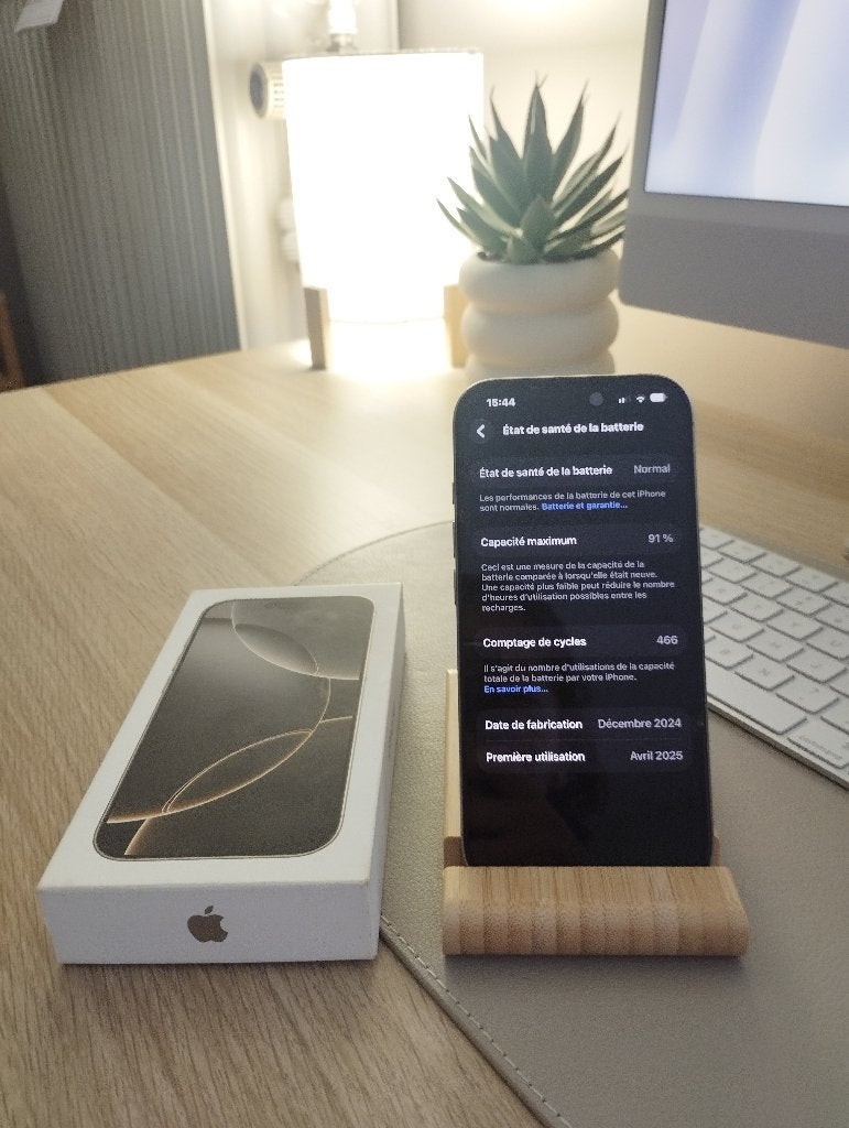 Iphone 16pro valt nog steeds onder de garantie, 128 GB, Zo goed als nieuw, Grijs, Zonder abonnement