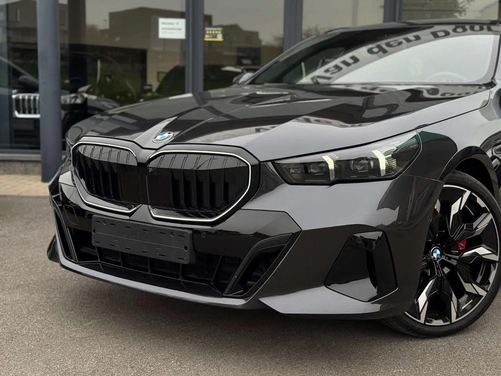 BMW 5 Serie 520 i Touring M Sport Pro /B&W / PANO/ 360/ HUD/, Auto's, Automaat, Gebruikt, Zwart, 4 cilinders
