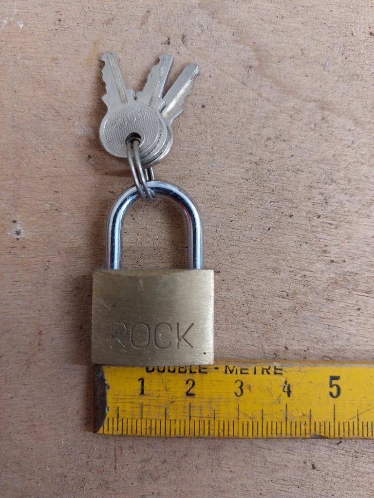 Petit cadenas à 3 clés, Enlèvement