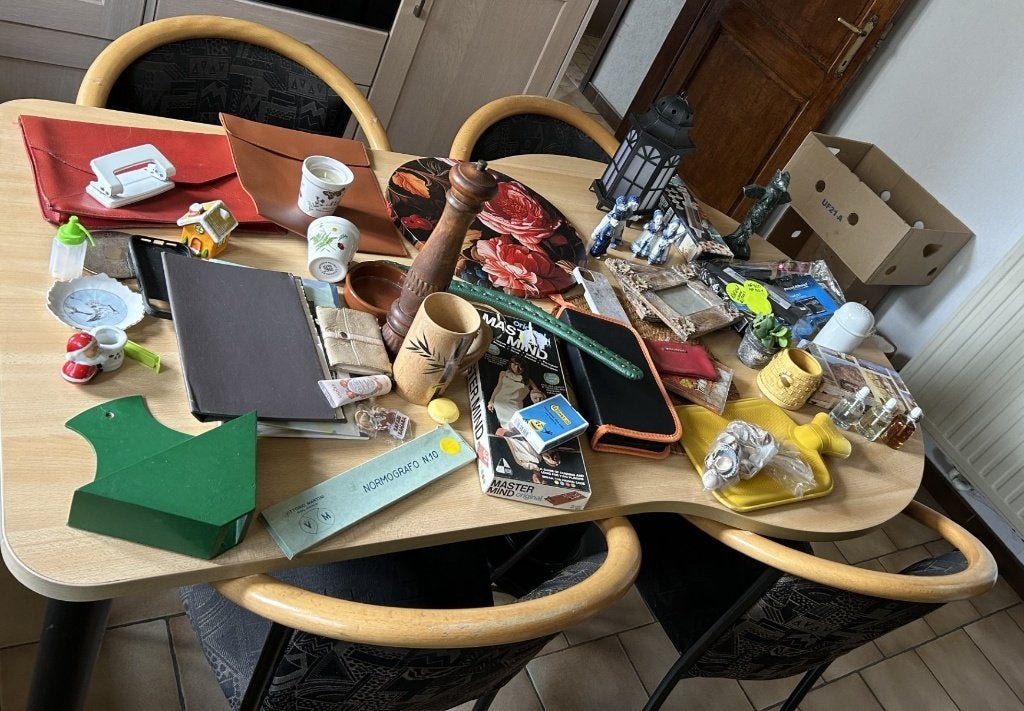 Bananendoos gevuld met rommelmarkt spullen, Ophalen, Gebruikt