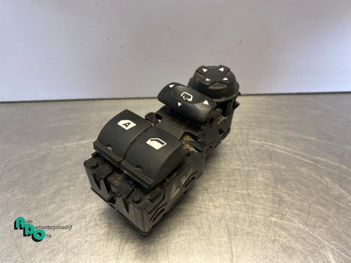 Commutateur vitre électrique d'un Peugeot 208 (208 12-), -, 3 mois de garantie, Utilisé, -