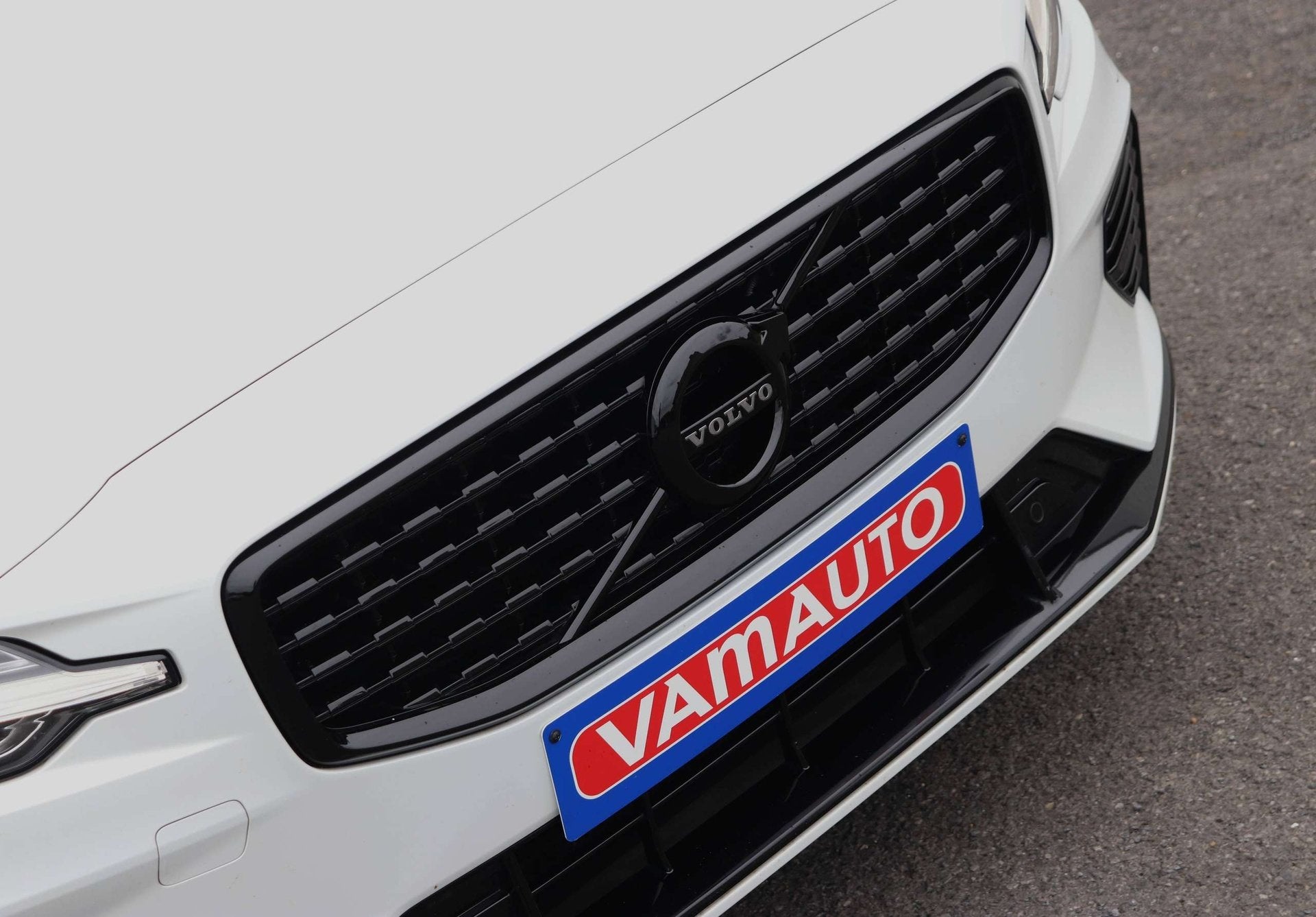 Volvo V60 T6 Recharge AWD PHEV R-Design - Black/H&K/Cam/19", Auto's, Automaat, https://public.car-pass.be/vhr/c4c4e708-4912-40db-8bce-4d03ca3d1eee