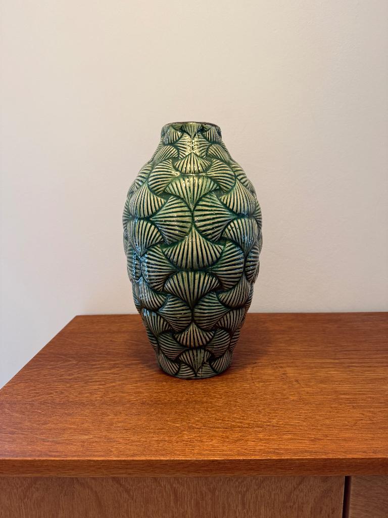 Vase céramique émaillée vert relief / texturé, Maison & Meubles, Accessoires pour la Maison | Vases, Comme neuf, Vert, Moins de 50 cm