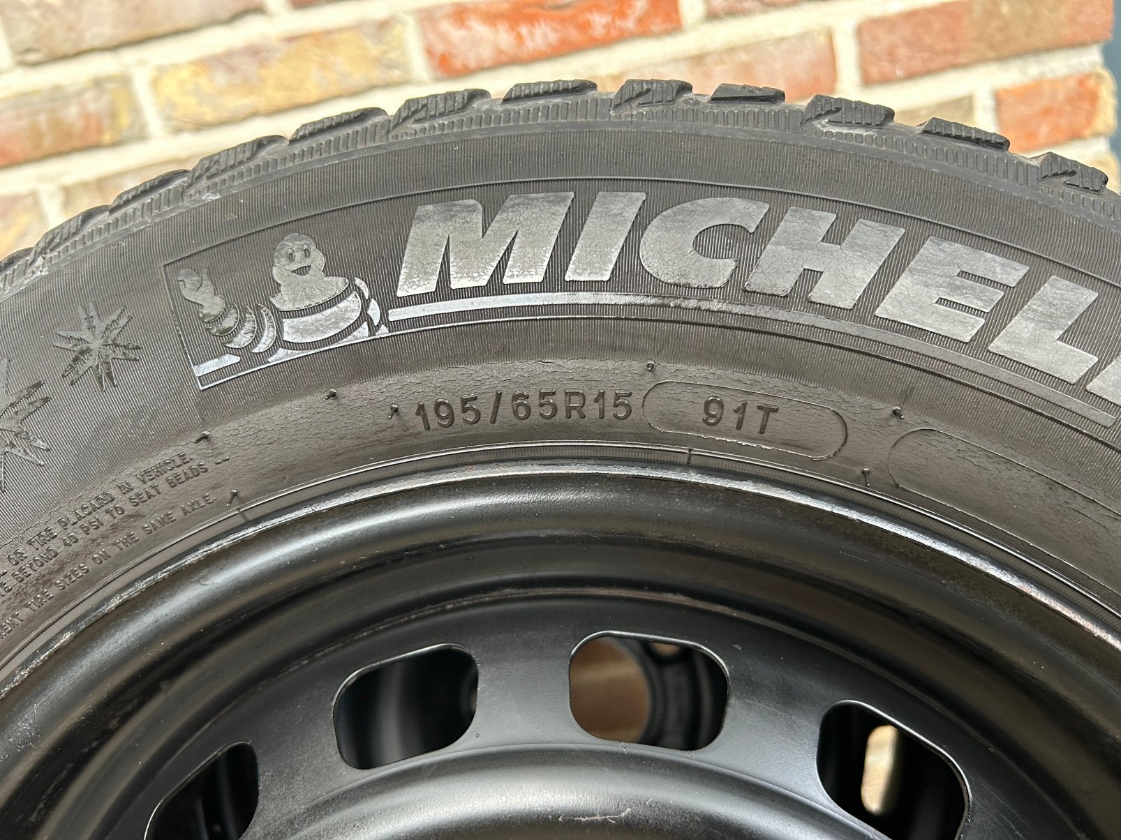Winterbanden peugeot 308 op zwarte velg, Ophalen, Gebruikt
