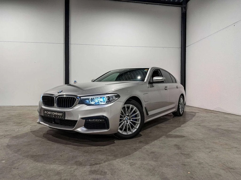 BMW 5 Serie 530 Plug-in | M Sport | Individual | Surround, Auto's, BMW, Automaat, Gebruikt, 4 cilinders, 2420 kg