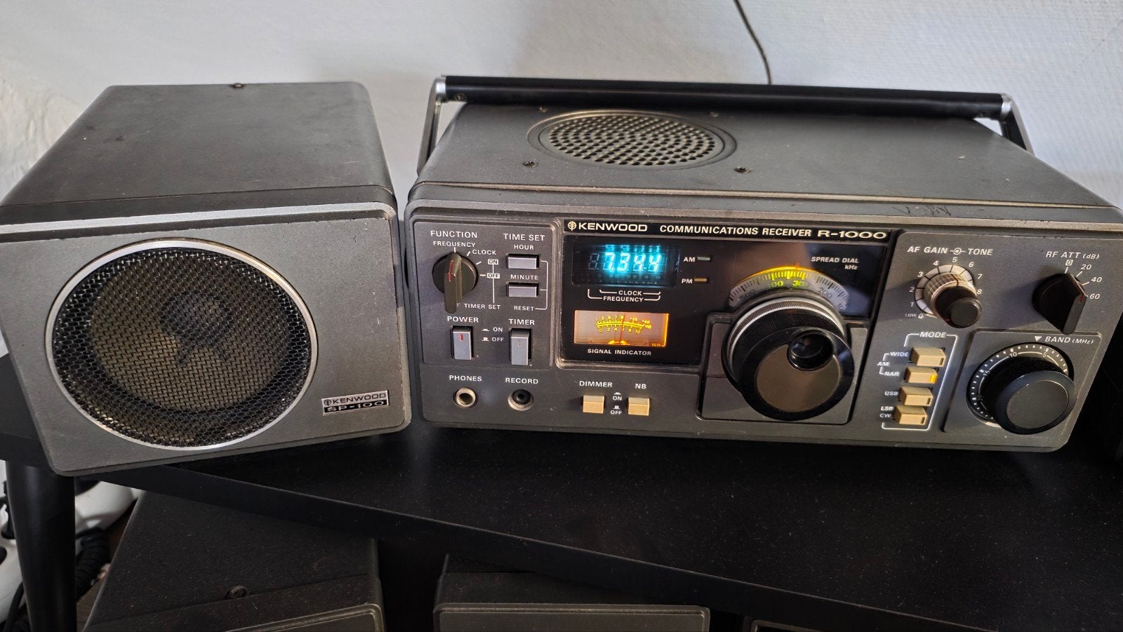 Kenwood R-1000 Communications Receiver + SP-120., Télécoms, Émetteurs & Récepteurs, Enlèvement ou Envoi, Reconditionné, Récepteur