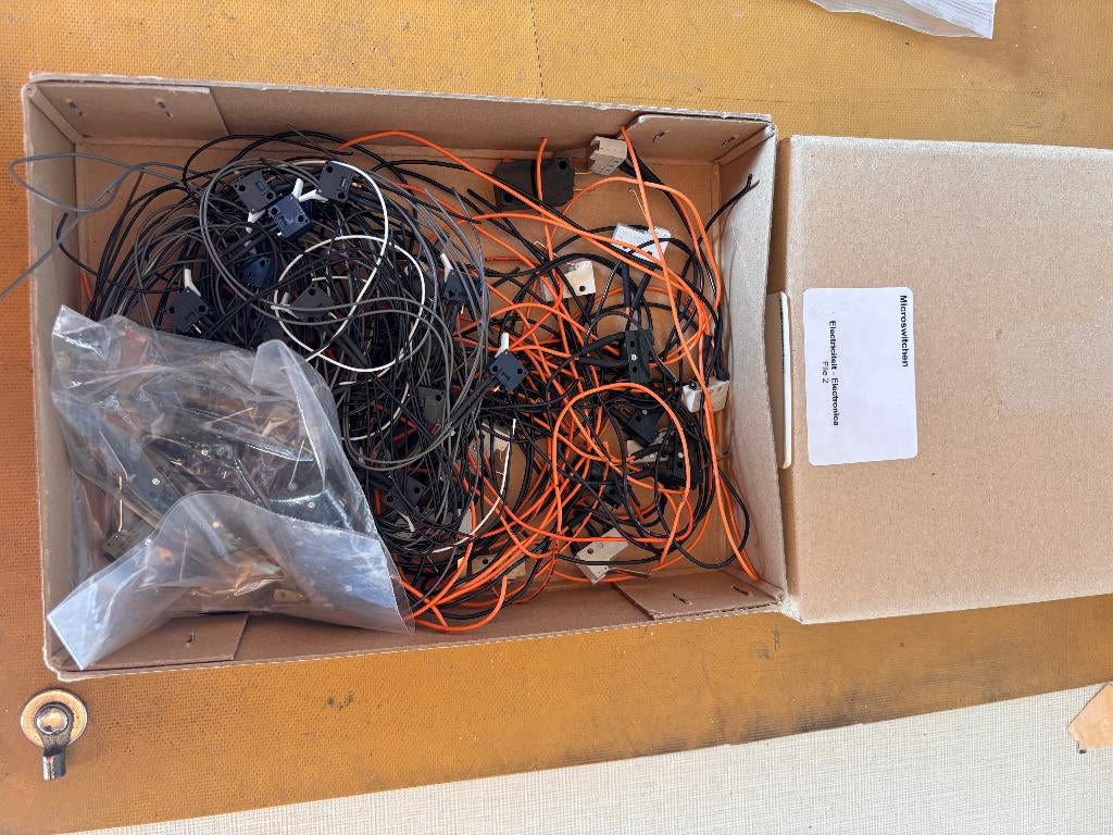 Microswitches, Ophalen