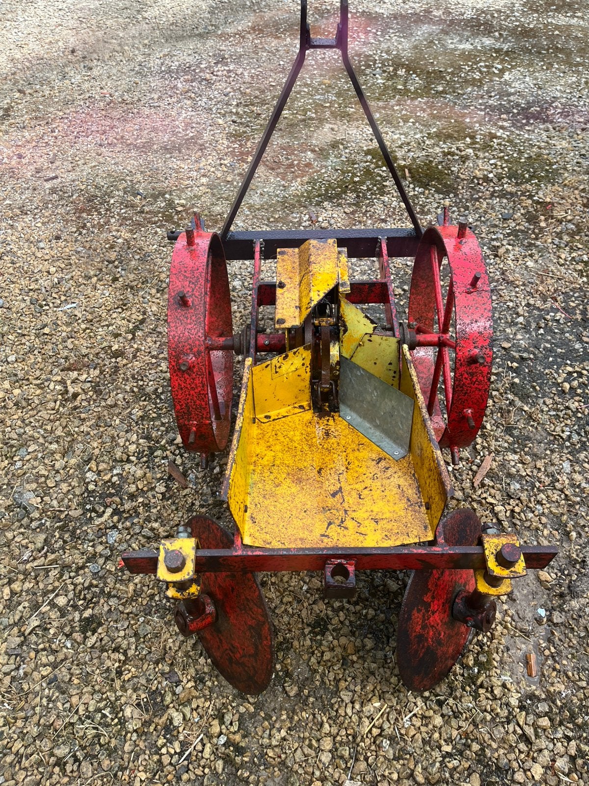 Aardappelplanter en aanaarder (GERESERVEERD)voor minitractor, Ophalen, Bollenteelt, Zaaien, Planten of Poten