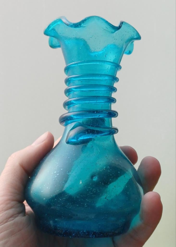 Vase en verre bleu ancien, Enlèvement ou Envoi