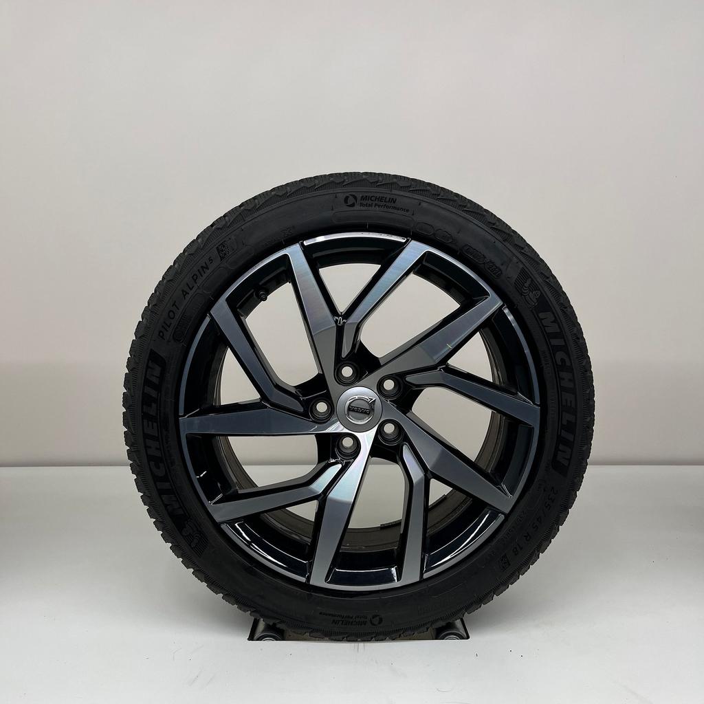 Volvo S60 / V60 - 18 inch - winterbanden, Auto-onderdelen, 18 inch, Gebruikt, Banden en Velgen, 235 mm