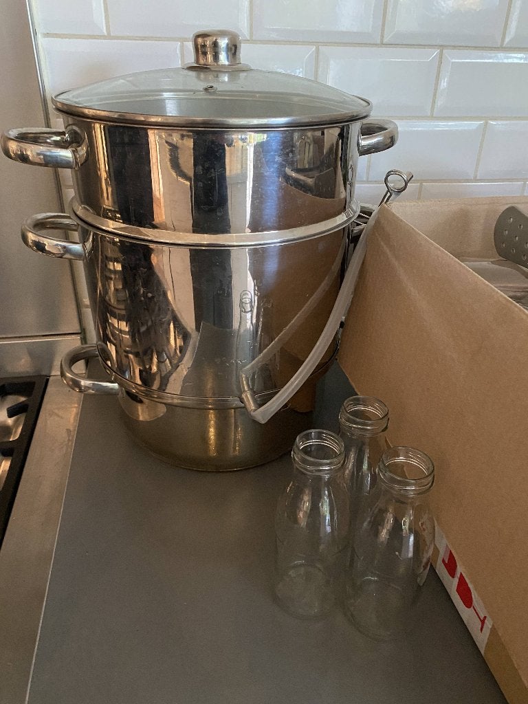 Sappan met glazen flesjes en schroefdeksel, Maison & Meubles, Cuisine | Casseroles & Poêles, Avec couvercle, Enlèvement, Utilisé