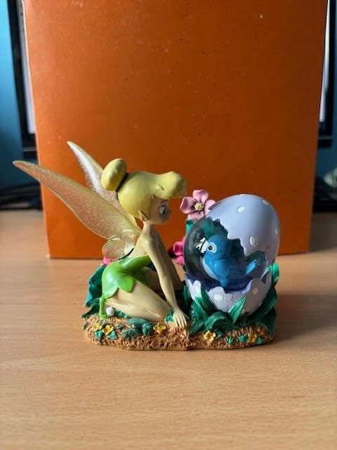 Disney Tinkerbel met kleine sneeuwbol, Ophalen of Verzenden, Peter Pan of Pinokkio, Zo goed als nieuw, Beeldje of Figuurtje