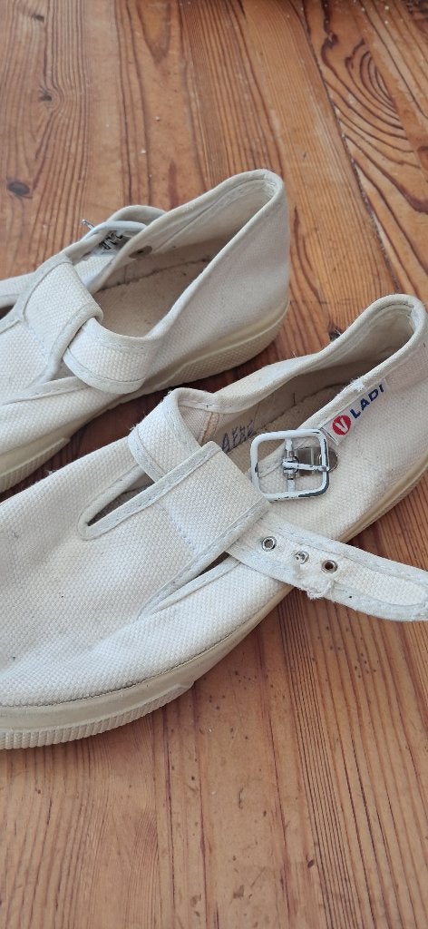 Turnpantoffel pantoffel meisje jongen maatje 30, Enfants & Bébés, Vêtements enfant | Chaussures & Chaussettes, Enlèvement, Utilisé