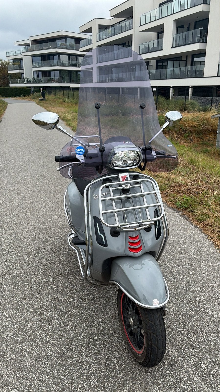 Vespa sprint nardo grey, Ophalen, Zo goed als nieuw